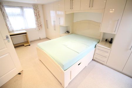 Byron Avenue, Hounslow - Photo 5