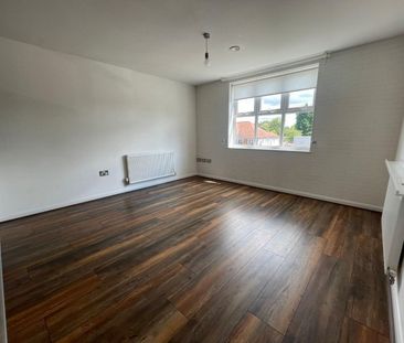 2 bedroom Flat To Let - Photo 3