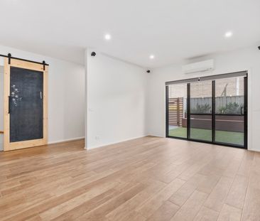 14/2 Berrigan Crescent, O'Connor ACT 2602 - Townhouse For Rent | Do... - Photo 6