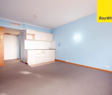 SELF CONTAINED STUDIO APARTMENT IN CONVENIENT LOCATION - Photo 2