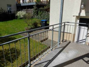 Jößnitzer Str. 135, Wohnung 1 ~~~ Balkon, Bad mit Wanne, Abstellraum im Treppenhaus, Keller - Photo 2