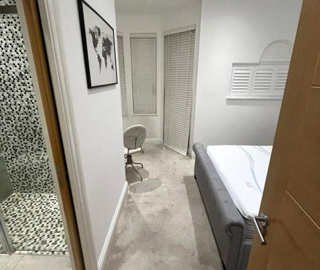 3 bedroom apartment to rent - Photo 4