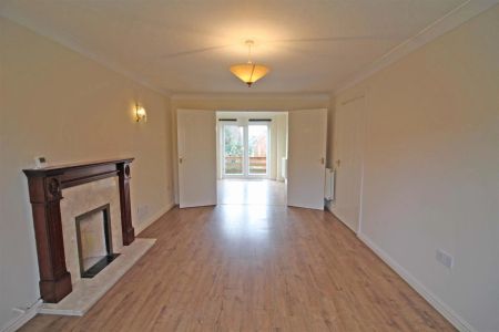 4 Bedroom House - Detached - Photo 2