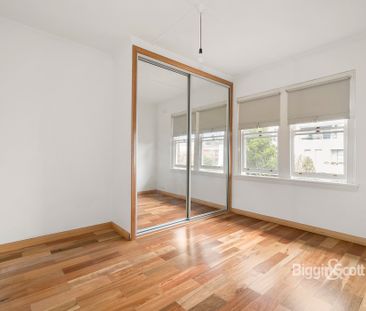 TOWNHOUSE LIVING IN THE HEART OF RICHMOND! - Photo 3