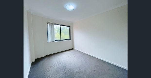 MODERN 3 BEDROOM APARTMENT WITH 2 CARSPACE IN CONVENIENT CARLINGFORD LOCATION - Photo 1