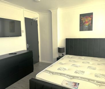 1 bedroom in a house share to rent - Photo 1