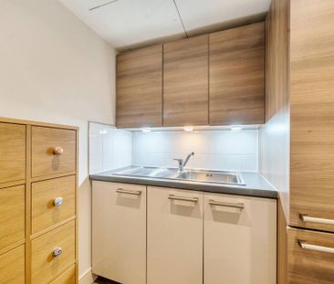 3 bedroom flat to rent - Photo 4