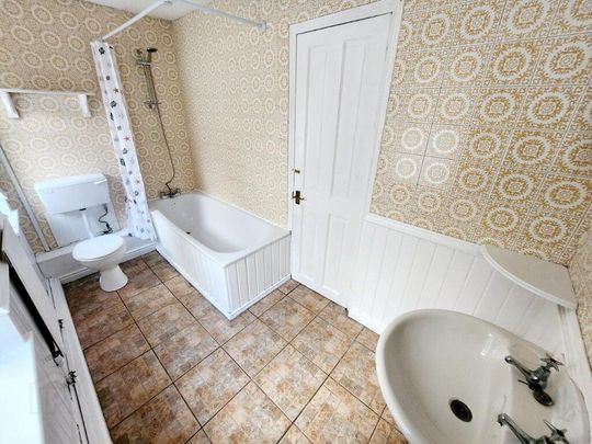 25 Cedar Avenue, Antrim Road, North Belfast, BT15 5AS - Photo 1