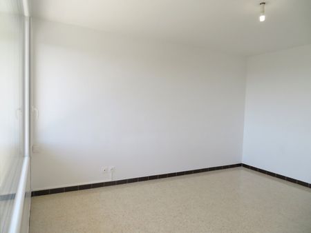 T2, 57m²+Parking Nîmes, Rue des Bananiers, 625€ H.C - Photo 3