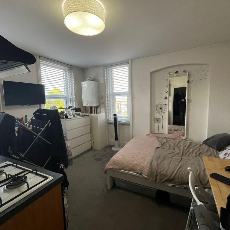 Studio to rent - Photo 1