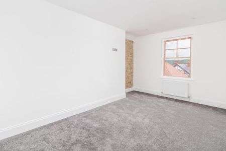 3 bedroom apartment to rent - Photo 2