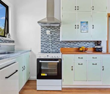 Charming Two Bedroom - Photo 1