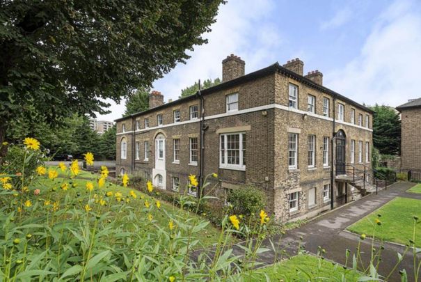 Guide Price £1,700 pcm - Available Now - Unfurnished - Photo 1
