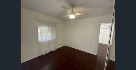 11 Teal Street, Slade Point 4740 - Photo 2