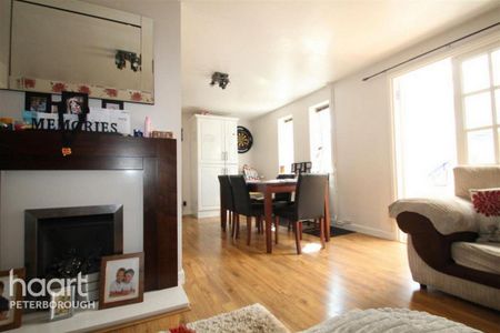 3 bedroom semi-detached house to rent - Photo 5