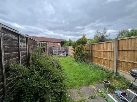 Birchtrees Drive, Birmingham, B33 - Photo 4