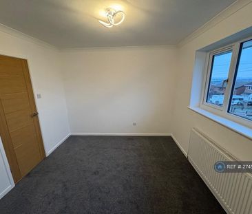 2 bedroom semi-detached house to rent - Photo 4