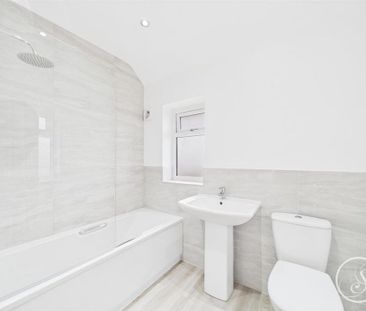 3 bedroom semi-detached house to rent - Photo 6