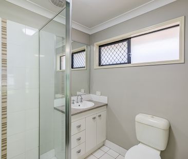 4 Bedroom Family Home! - Photo 3