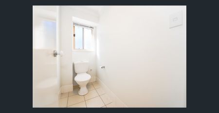 AVAILABLE NOW 3 BEDROOM TOWNHOUSES IN A QUIET COMPLEX - Photo 4