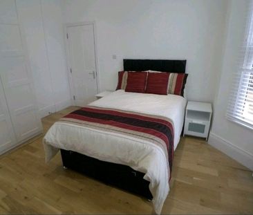 Room in a Shared House, Scawen Road, SE8 - Photo 4