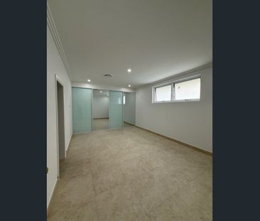 Near New 3 Bedroom Family Home - Photo 3