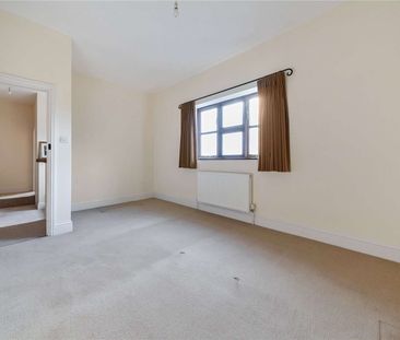 Six-bedroom detached former farmhouse with ground-floor lateral liv... - Photo 5