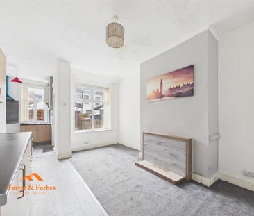 4 bedroom terraced house to rent - Photo 5