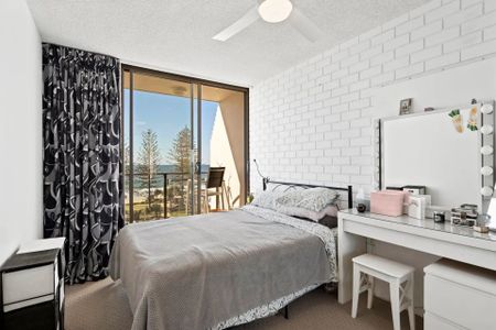 Beachside Living on Alexandra Parade — Neat, Modern & Perfectly Positioned - Photo 4