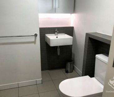 Fully Furnished City Apartment – Walk to South Bank & West End - Photo 6