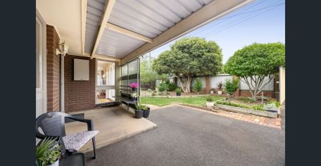 Immaculate Family Home on 712m² (Approx.) in a Prime Location for lease! - Photo 4