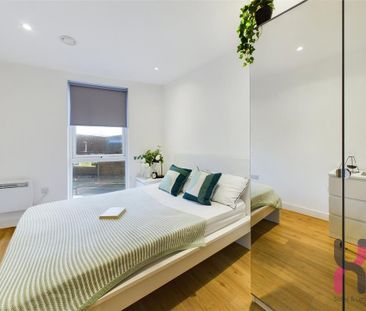 3 bedroom flat to rent - Photo 4
