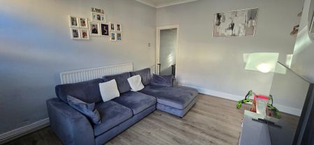 2 bedroom end of terrace to let - Photo 2
