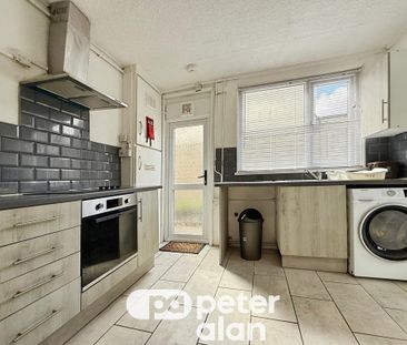 2 bedroom flat to rent - Photo 6