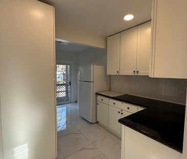 48 Alma Street North - Photo 5