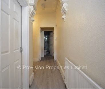 6 Bedroom Student Houses in Leeds - Photo 1