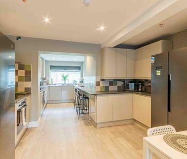 10 bedroom flat share to rent - Photo 5