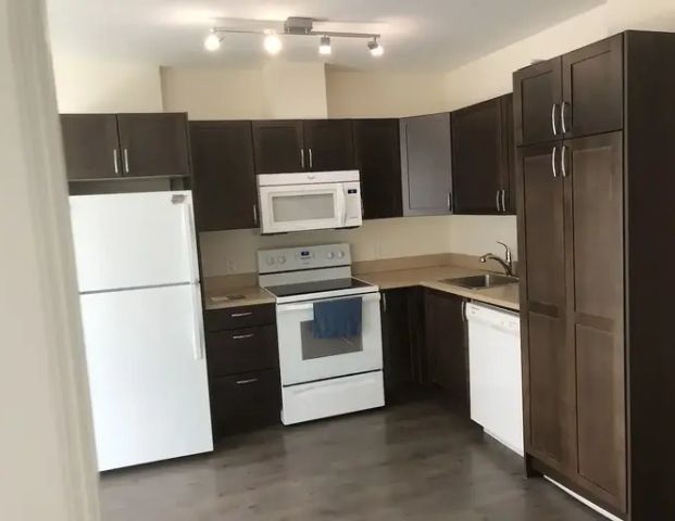 2 Bedroom 9th floor | 10 Brentwood Common NW, Calgary - Photo 1