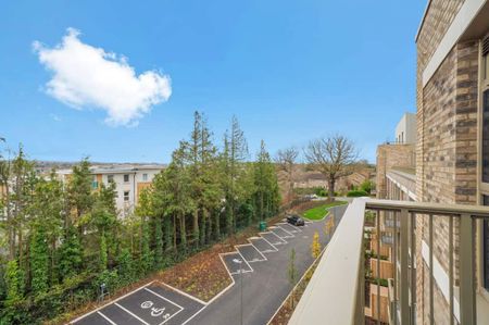 The Oakgate, KT22 7RZ, Surrey - Photo 3