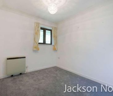 Oakmead Green, Epsom, KT18 - Photo 2