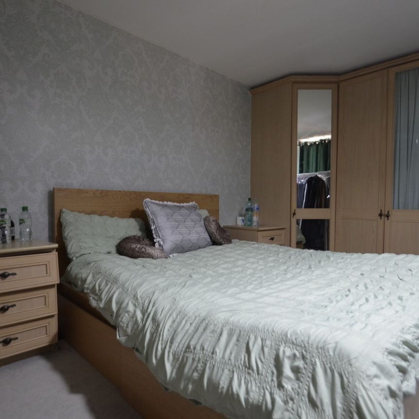 3 bedroom Property to rent - Photo 1