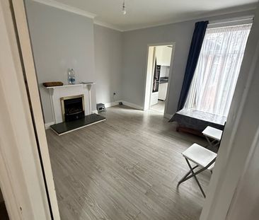 2 Bed Semi-Detached House, Sunridge Avenue, LU2 - Photo 3