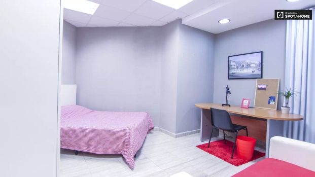 Room in a shared 6-bedroom apartment for rent in Sant Francesc. - Foto 1