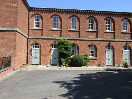 2 bed Terraced - To Let - Photo 3