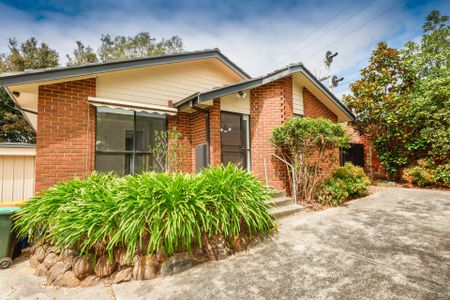 Private 2-Bedroom Unit in Prime Surrey Hills Location - Photo 3