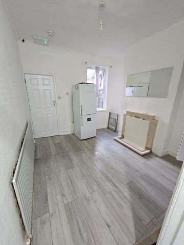 Room in a Shared House, Tenby Road, B13 - Photo 4