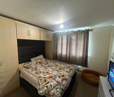 3 bedroom House To Let - Photo 5