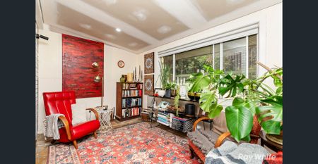 Beautiful and furnished 3-Bedroom Home! - Photo 5