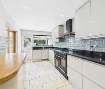 5 bedroom House in Mafeking Road, Staines-upon-Thames - Photo 6