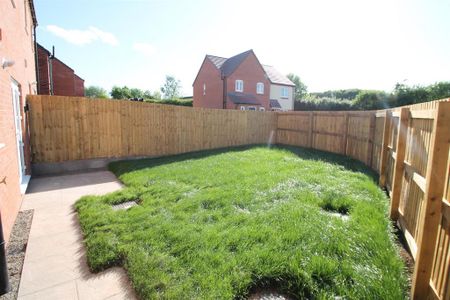 3 bedroom semi-detached house to rent - Photo 4